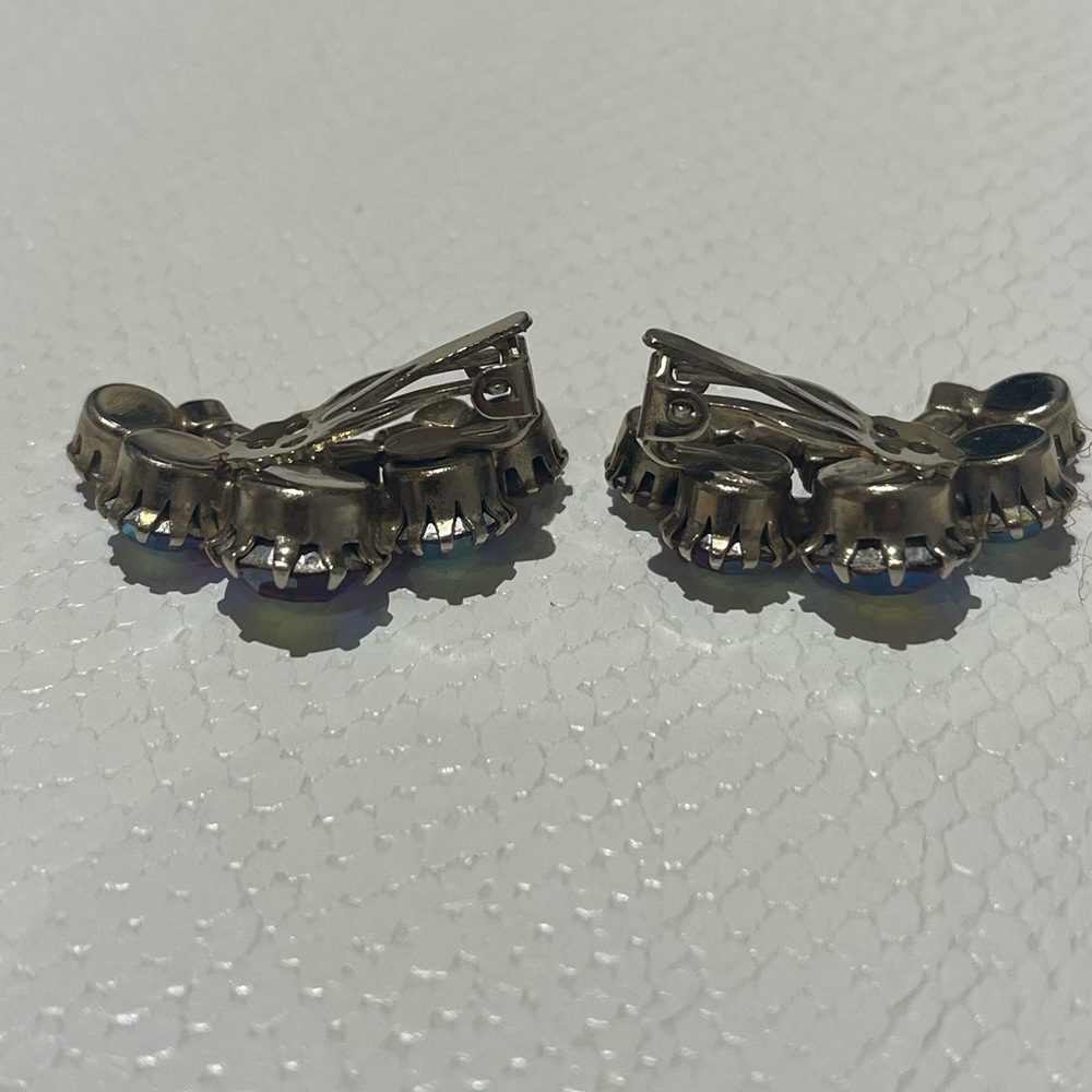 Mid Century Clip-on Earrings - Picture 6 of 9